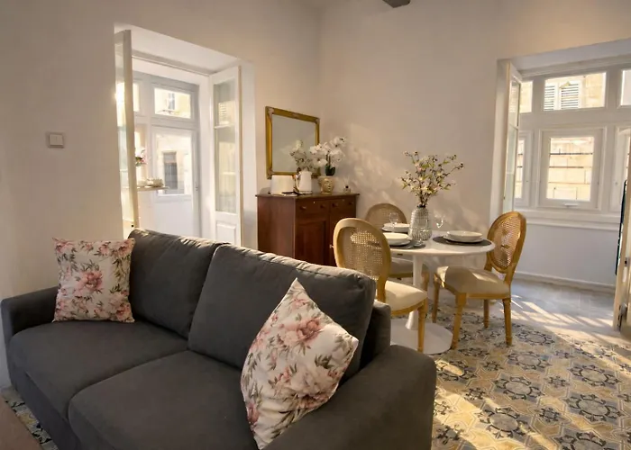 Stylish Near Valletta Gate *